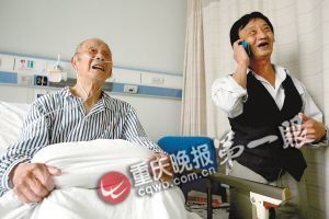 百岁老人喜欢坐公交到处逛 长寿秘诀是不闲着(图)