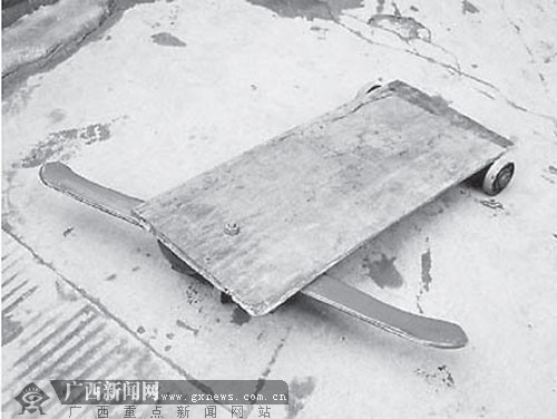 孩子与父母玩具PK：不一样的玩具 一样的快乐童年