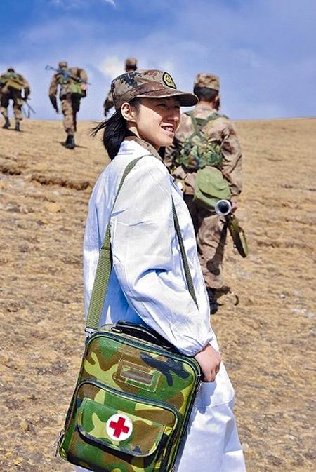 记成都军区西藏那曲军分区门诊所护师彭燕（上）