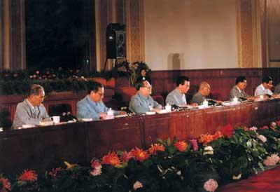 中共十三届四中全会通过邓小平辞职请求(图)